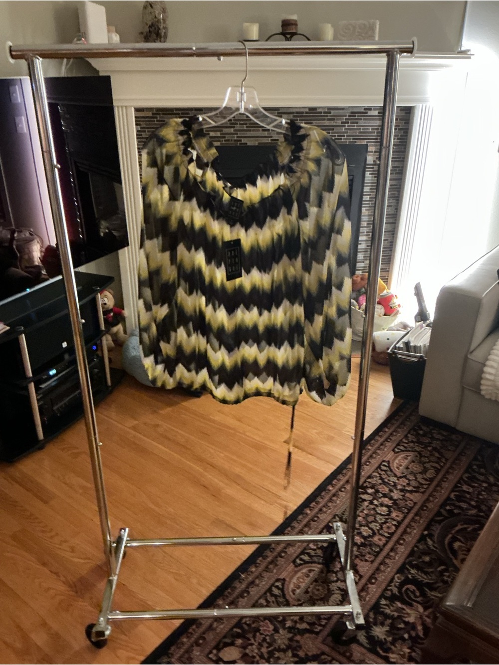 Due Per Due Yellow Chevron Ruffle V-Neck Blouse - Picture 3 of 5